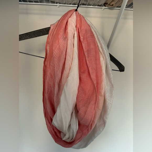 ❤️2/20-Calvin Klein Coral and White Scarf - Picture 1 of 2